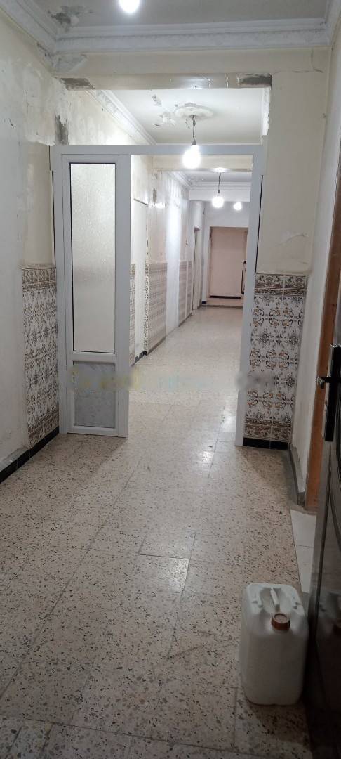 Location Niveau de villa F5 Ben Aknoun