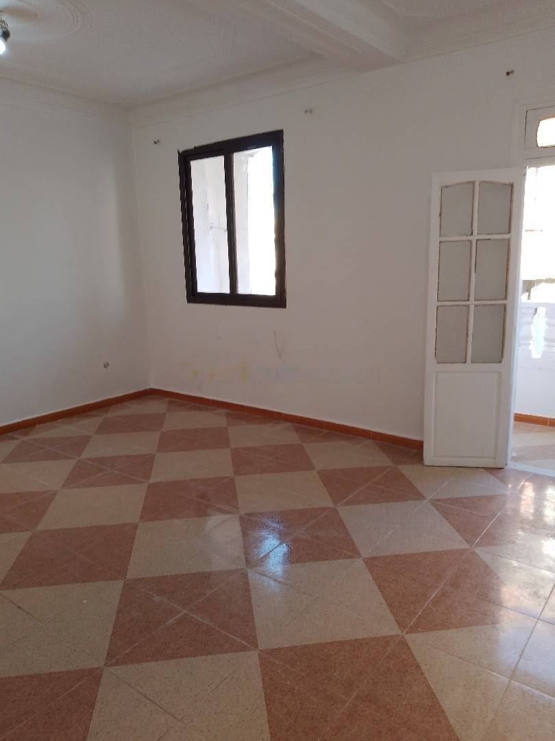 Location Niveau de villa F4 Djasr Kasentina