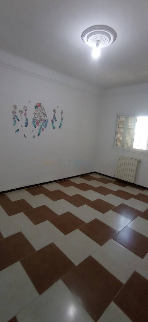 Location Appartement F4 El Achour