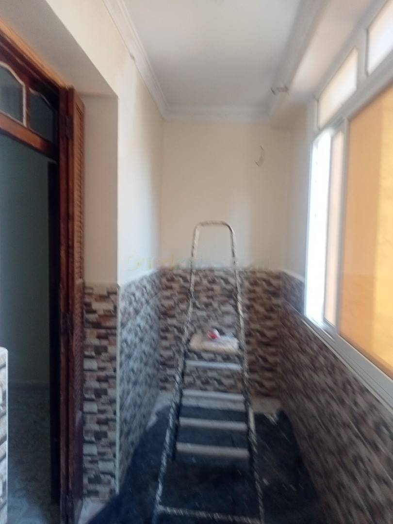 Location Niveau de villa F4 Djasr Kasentina