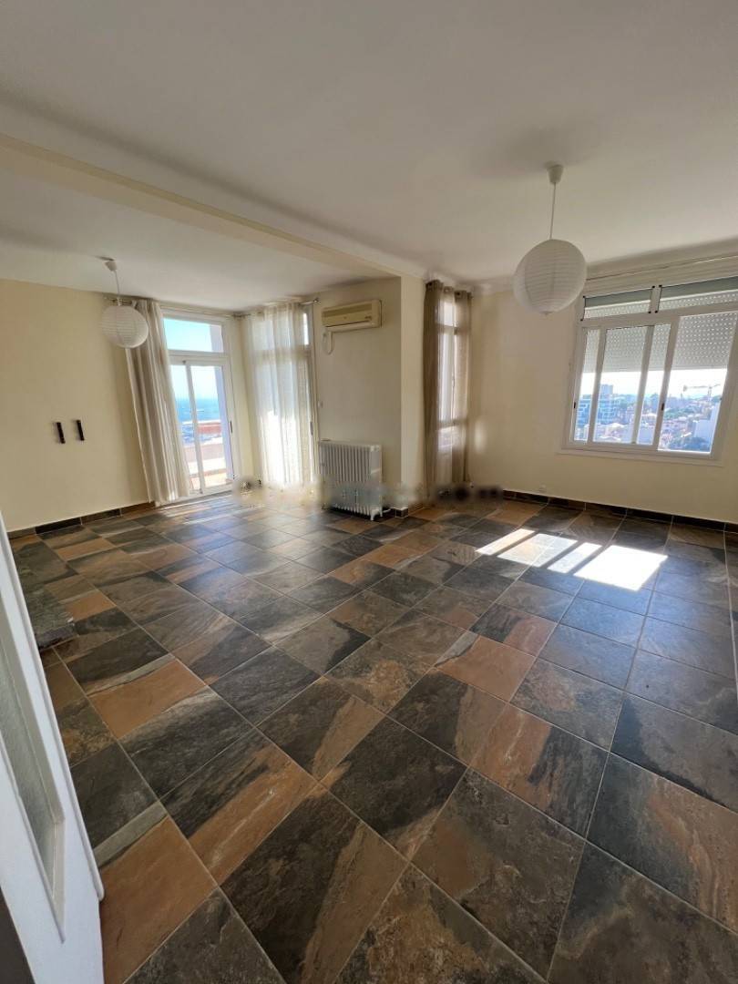 Location Appartement F4 El Mouradia