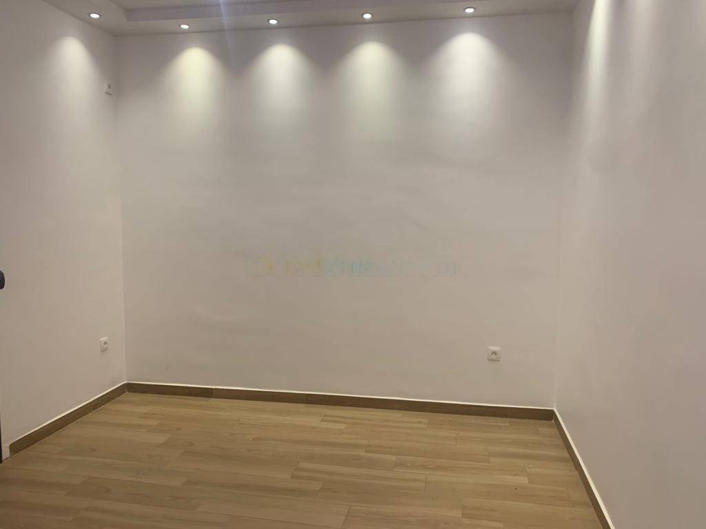 Location Niveau de villa F4 El Mouradia