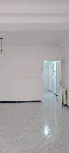 Location Niveau de villa F4 Hydra