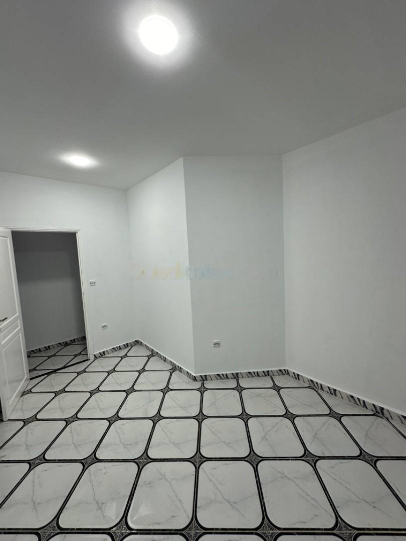 Location Appartement F4 El Mouradia