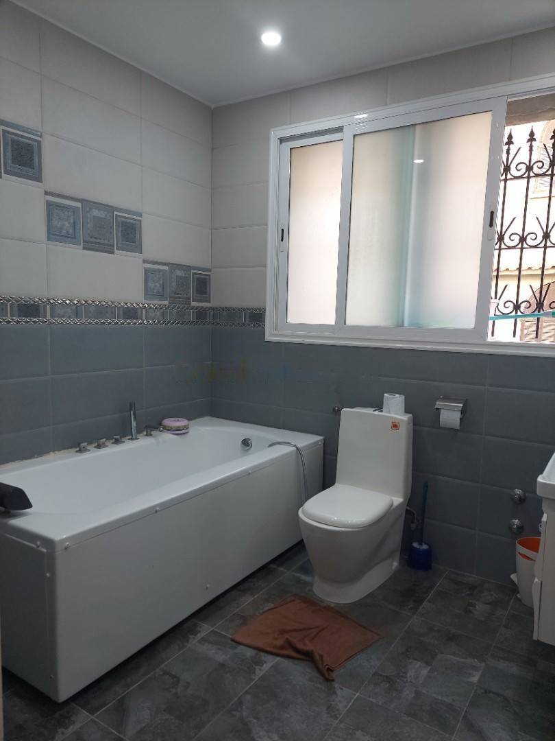 Location Niveau de villa F4 Ain Taya