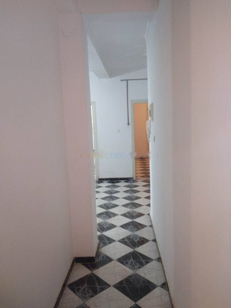 Location Niveau de villa F4 Djasr Kasentina