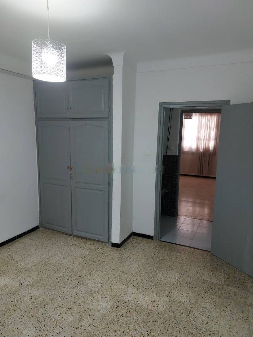 Location Appartement F04 Bab Ezzouar