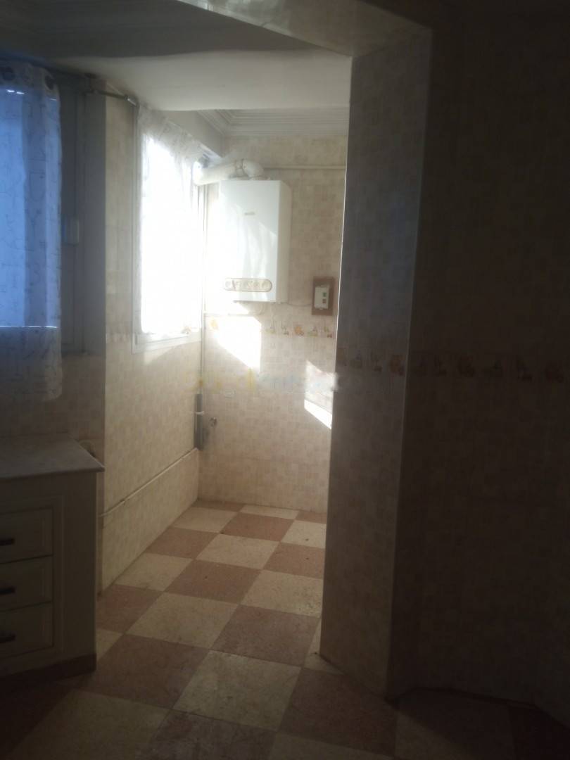 Location Appartement F4 Bab Ezzouar