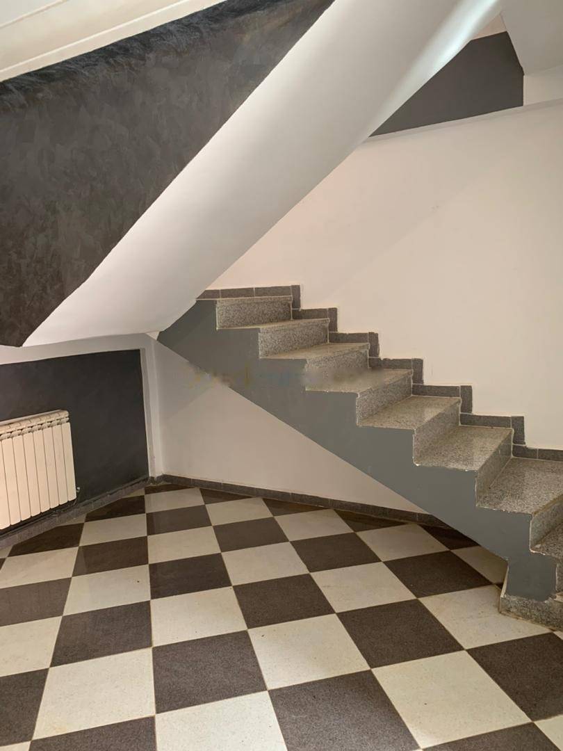 Location Niveau de villa F4 Birkhadem