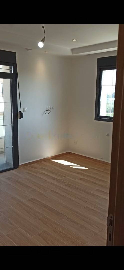 Location Niveau de villa F4 Ain Taya