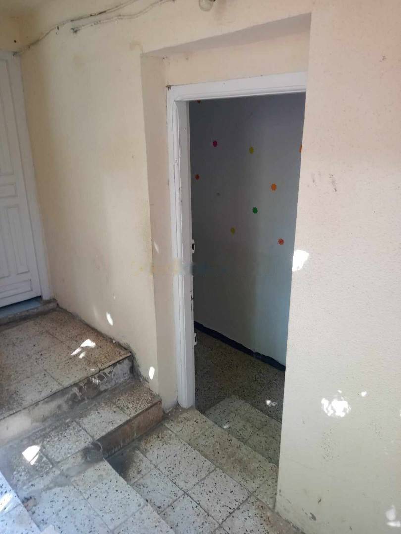 Location Niveau de villa F3 Ain Benian