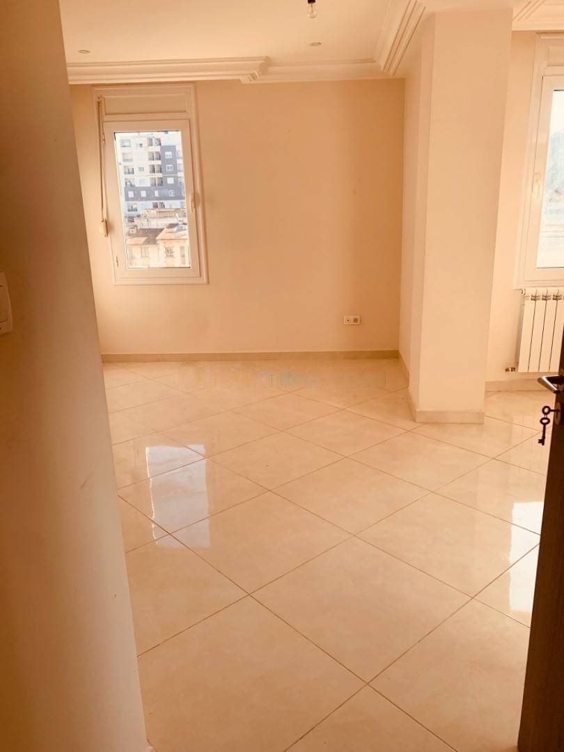 Location Appartement F4 El Achour