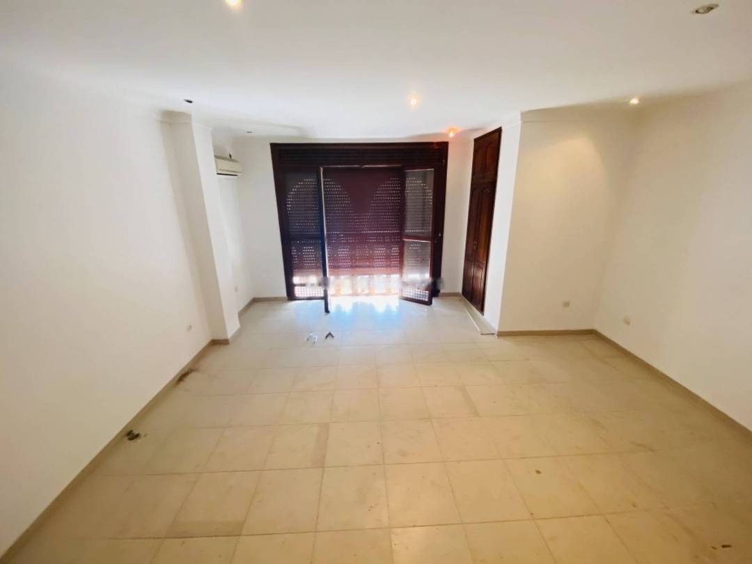 Location Niveau de villa F5 Hydra