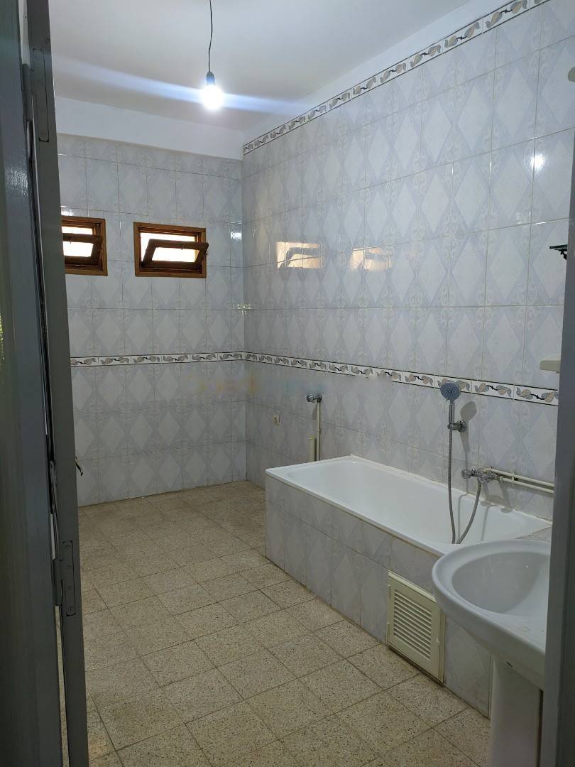 Location Niveau de villa F3 Bordj El Kiffan