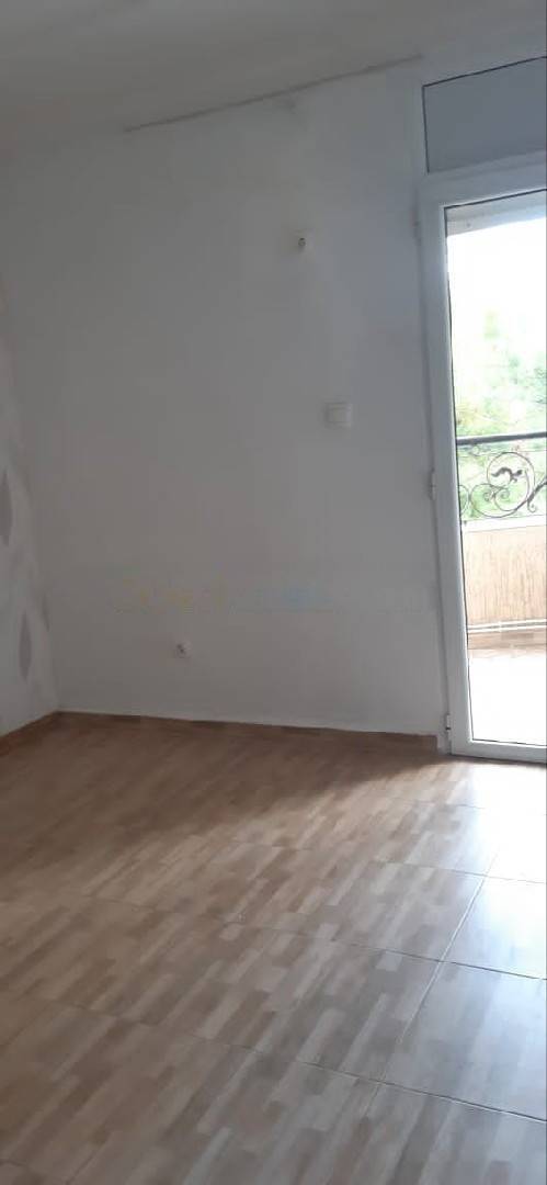 Location Niveau de villa F4 Birkhadem