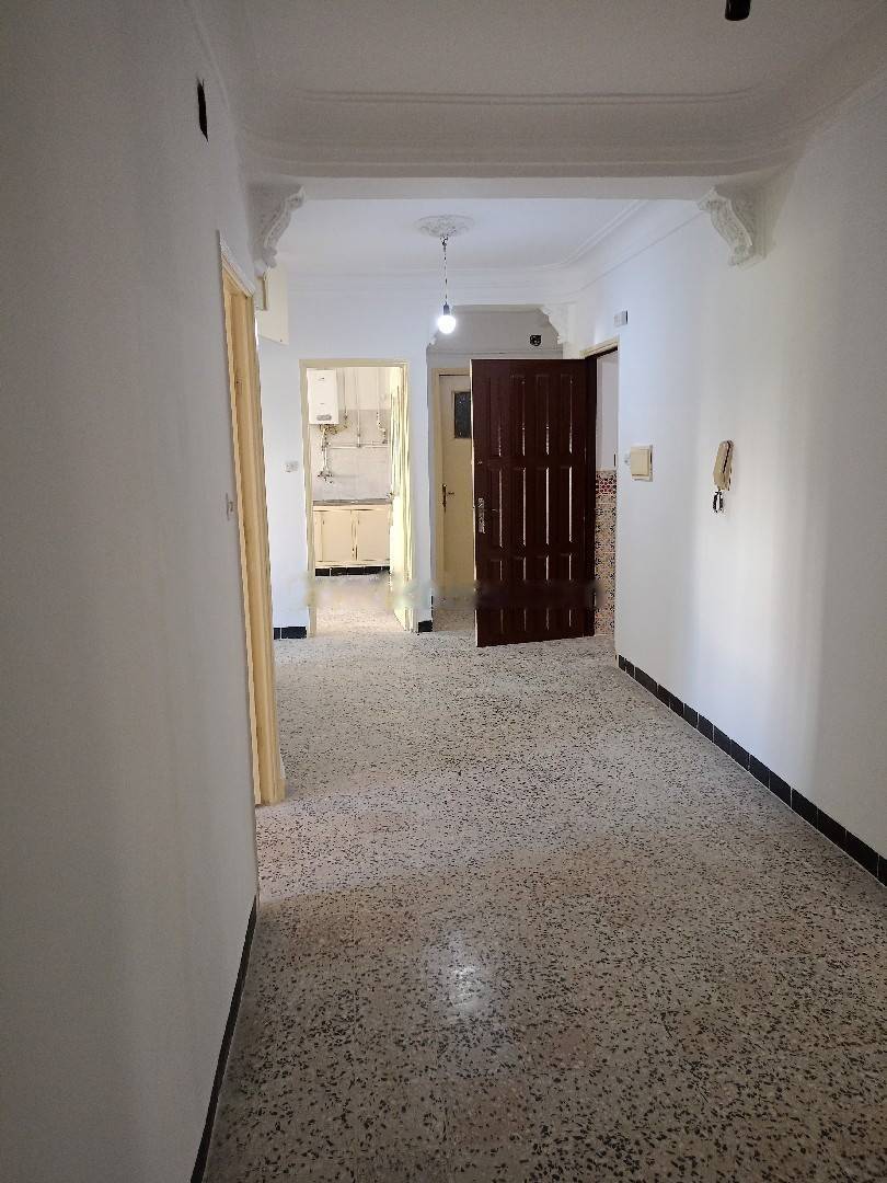 Location Niveau de villa F5 Bouzareah