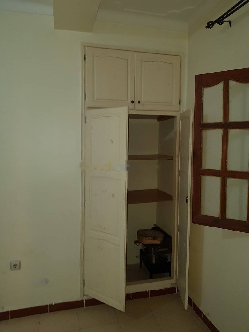 Location Niveau de villa F3 Khraicia