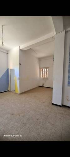 Location Local F3 Souidania