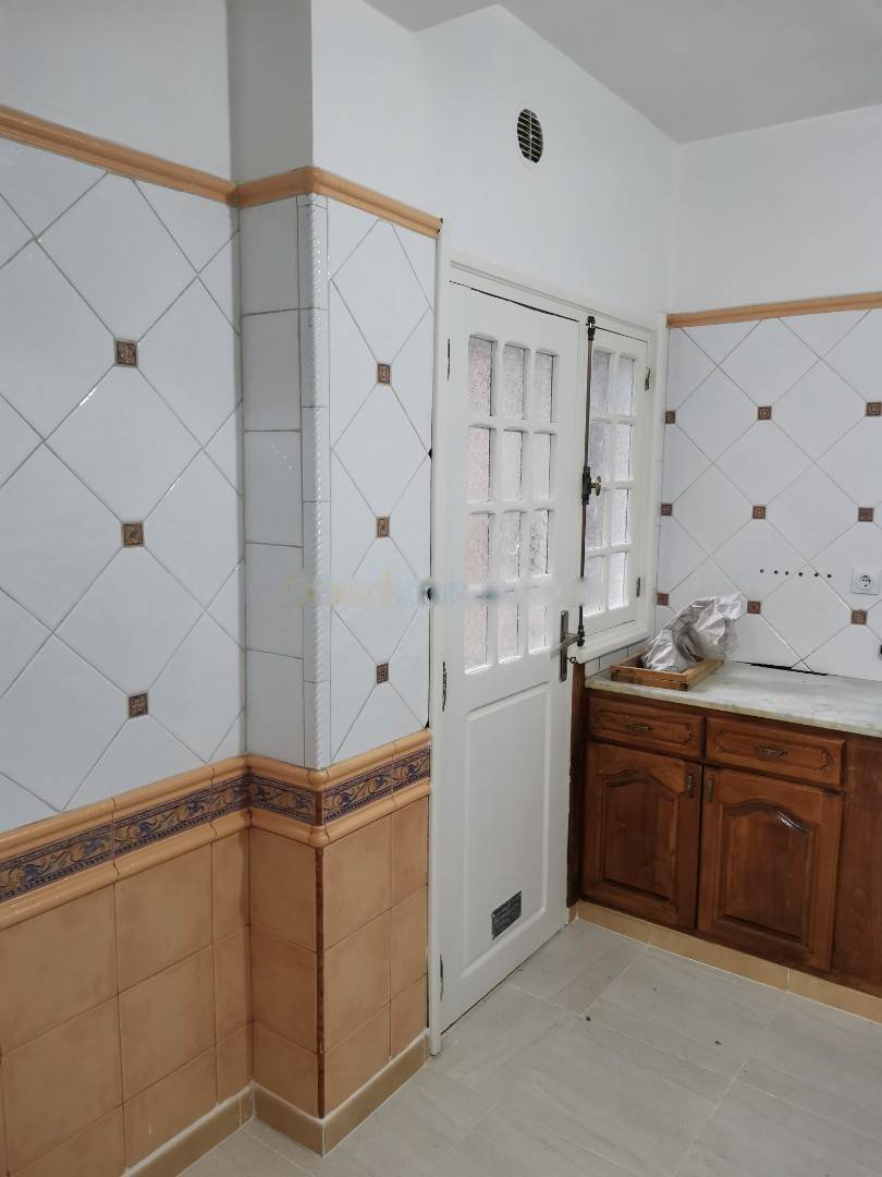 Location Niveau de villa F4 Birkhadem