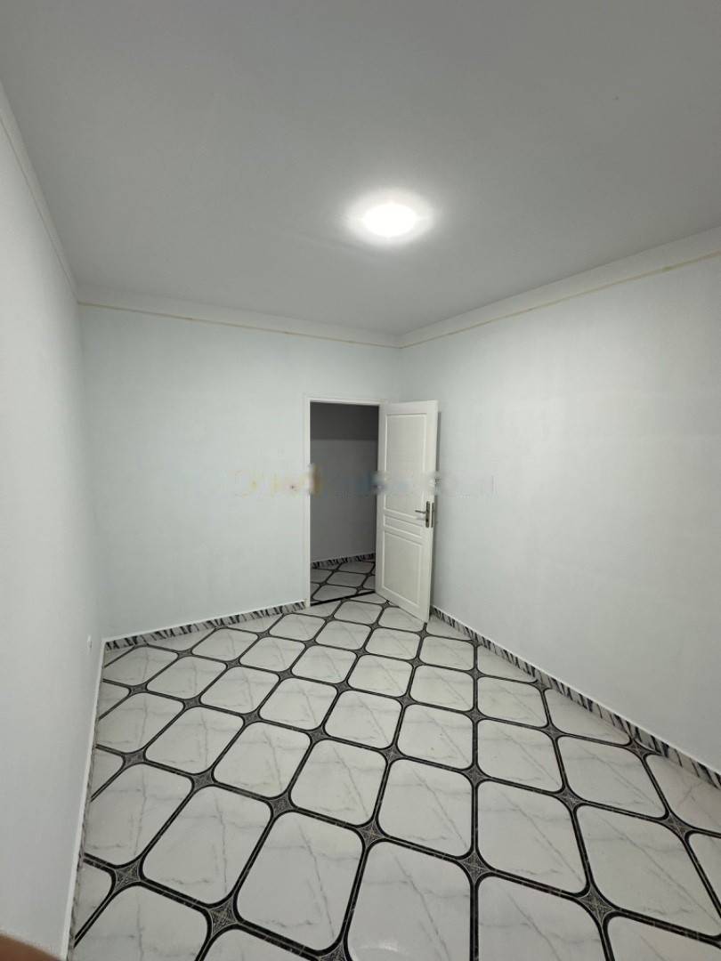 Location Appartement F4 El Mouradia
