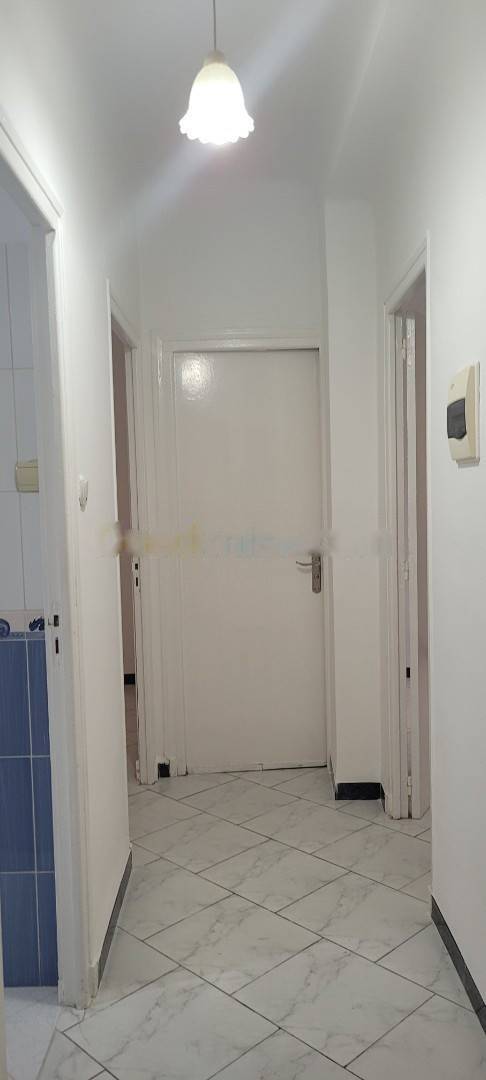 Location Niveau de villa F4 Hydra