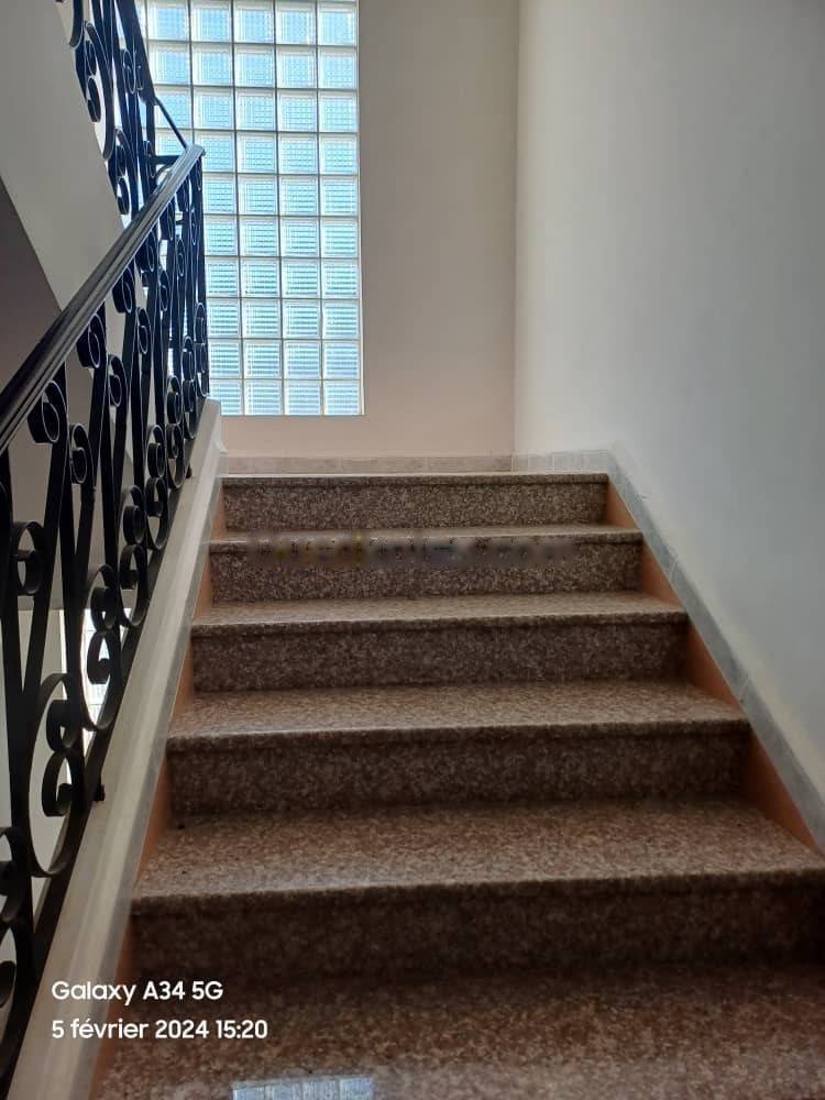 Location niveau de villa f5 birkhadem 20