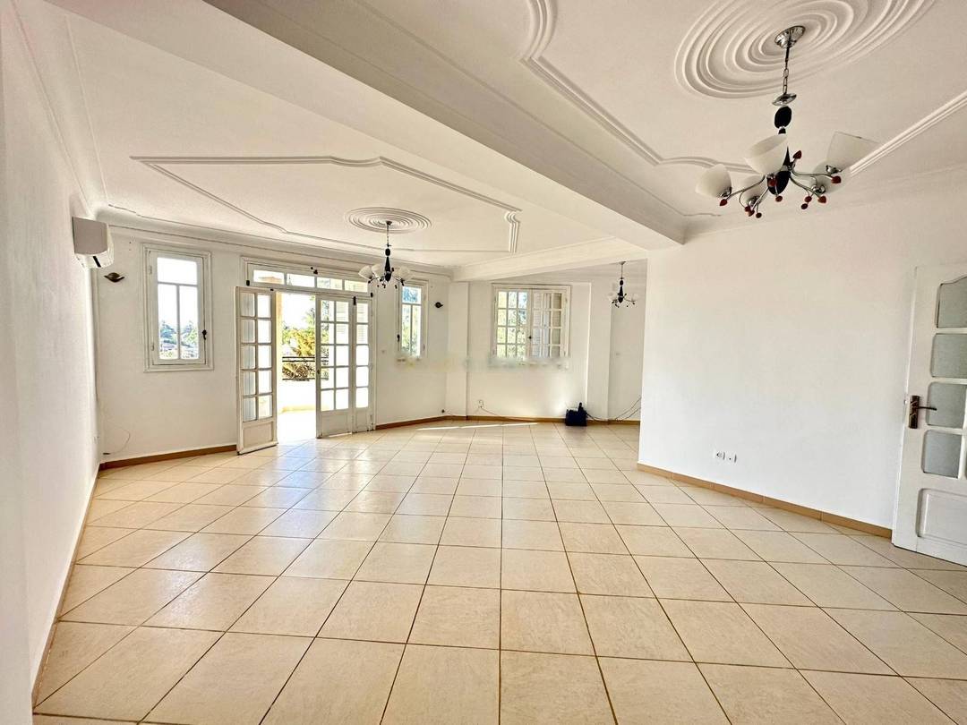 Location Niveau de villa F4 Ben Aknoun