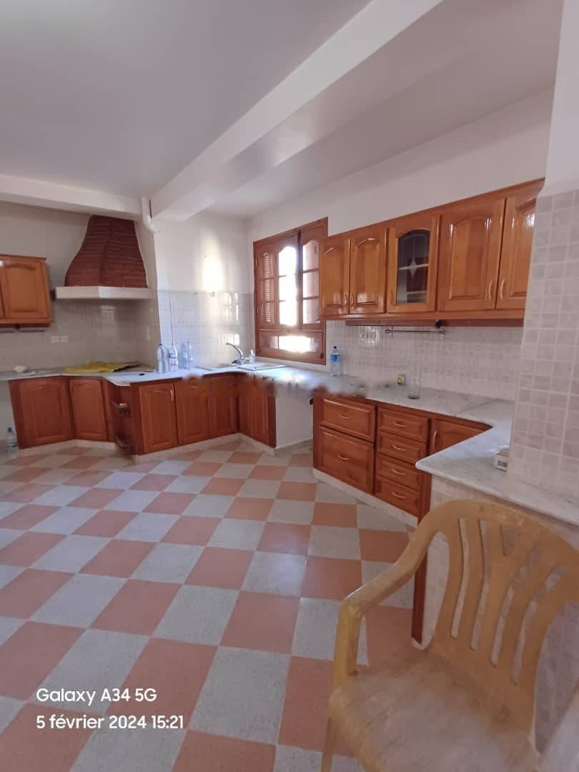 Location niveau de villa f5 birkhadem
