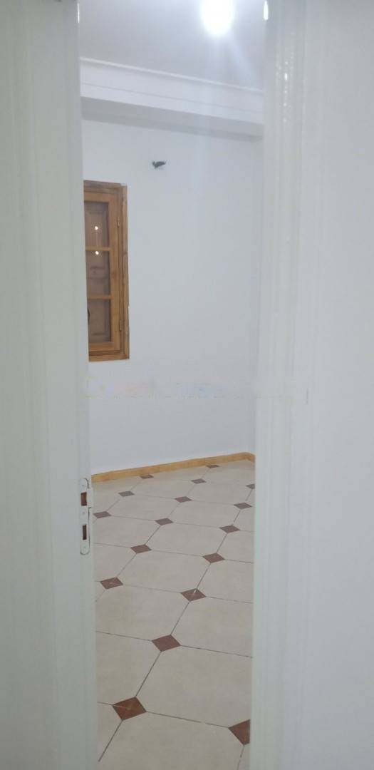 Location Niveau de villa F4 Djasr Kasentina