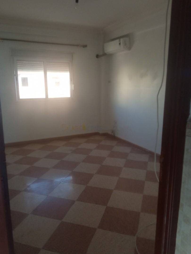 Location Appartement F4 Bab Ezzouar