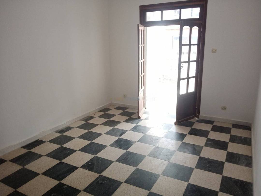 Location Niveau de villa F4 Djasr Kasentina