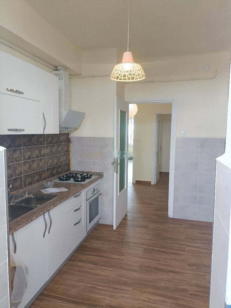 Location Appartement F4 El Mouradia