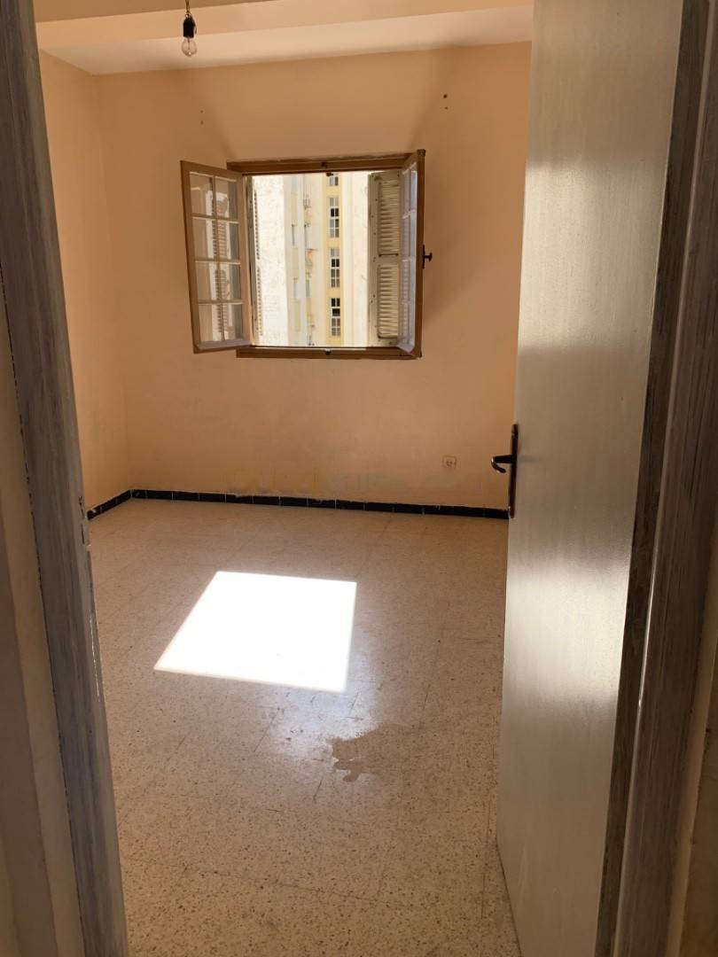 Location Appartement F4 Djasr Kasentina
