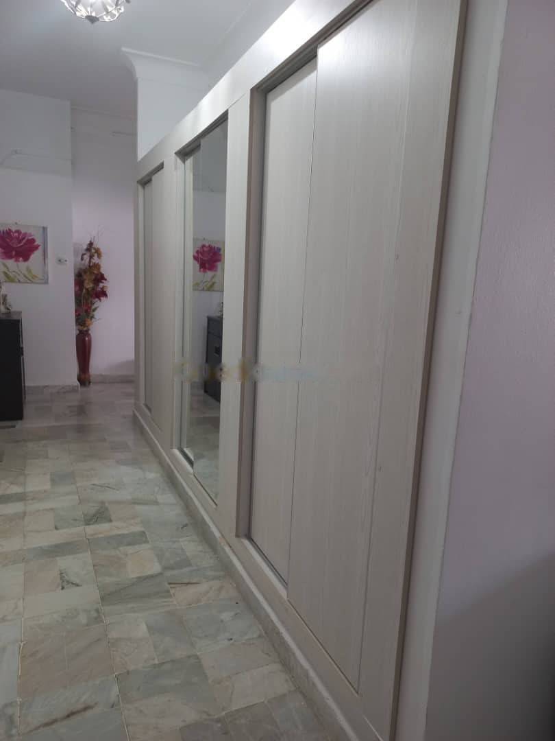 Location Niveau de villa F4 Hydra