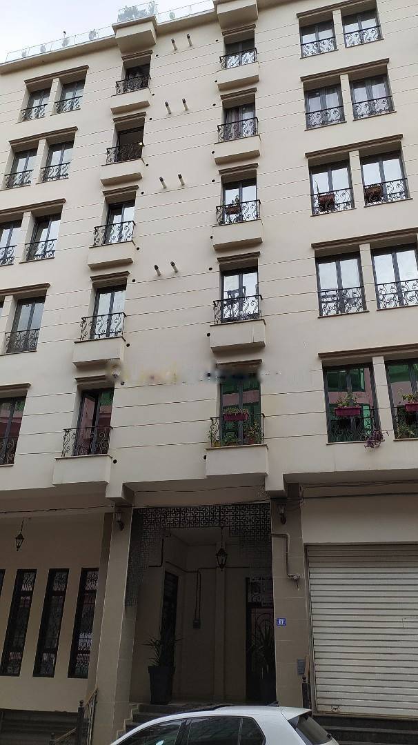 Location Appartement F3 El Mouradia
