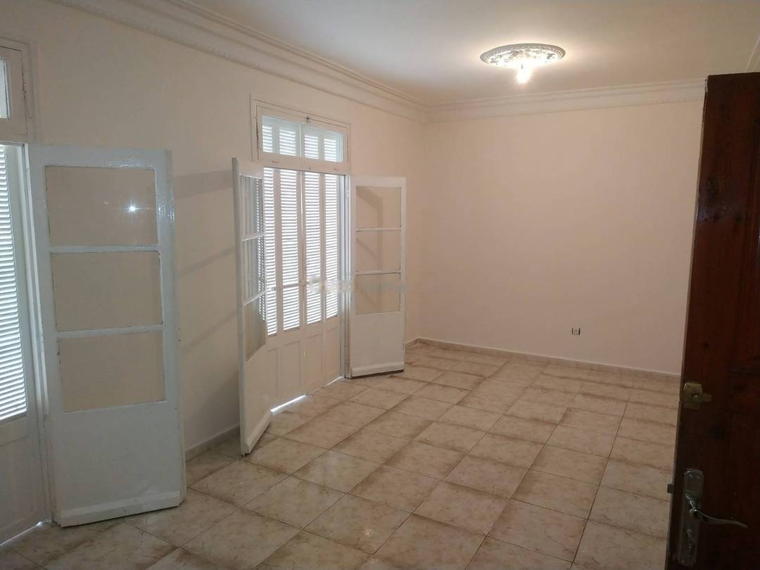 Location Niveau de villa F5 Hussein Dey