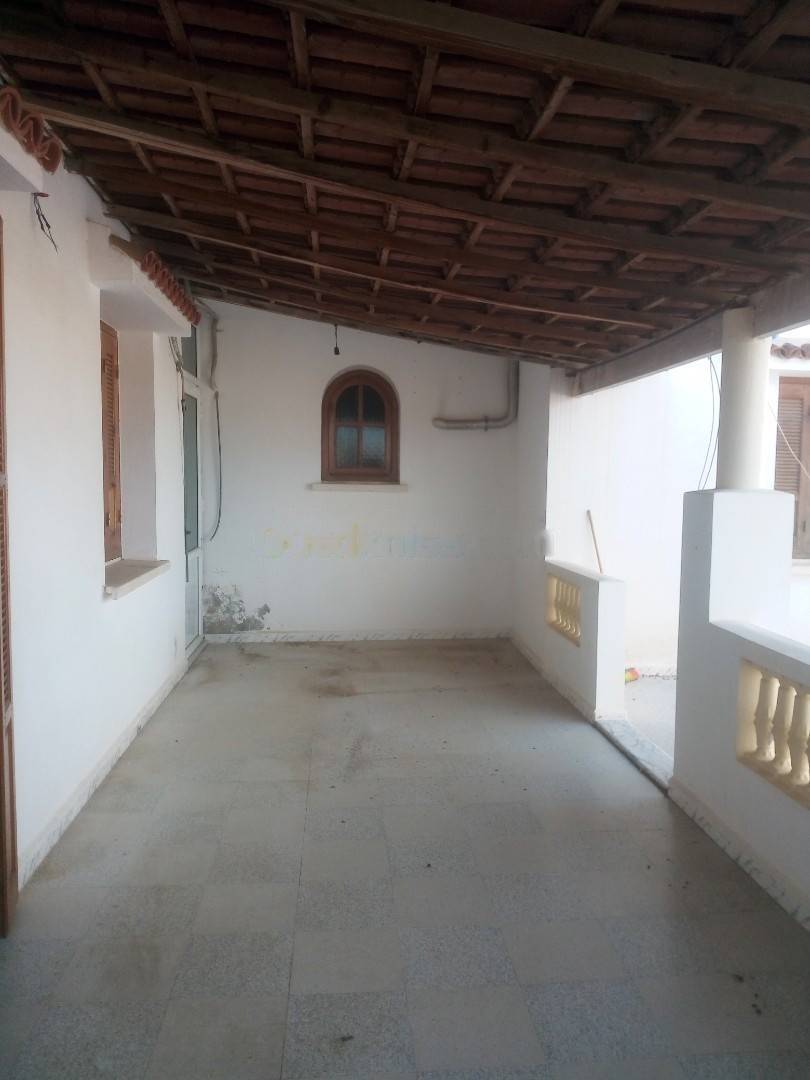 Location Niveau de villa F4 Souidania