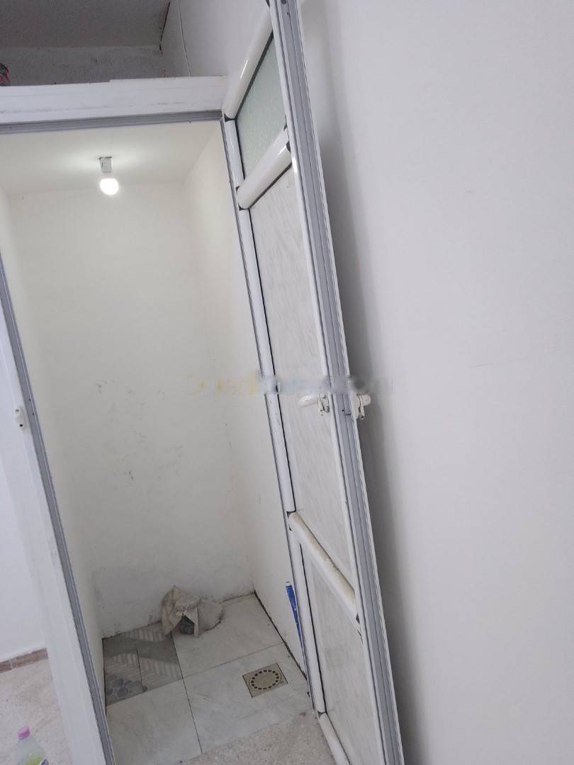Location Local F1 Ain Benian