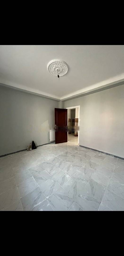 Location Niveau de villa F4 Ain Benian