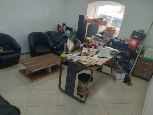Local à louer 50 m2 à plateau Oran كراء محل تجاري ببلاطو وهران