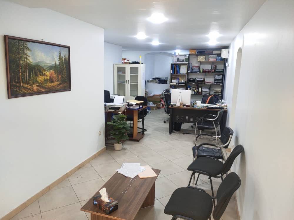 Local à louer 50 m2 à plateau Oran كراء محل تجاري ببلاطو وهران