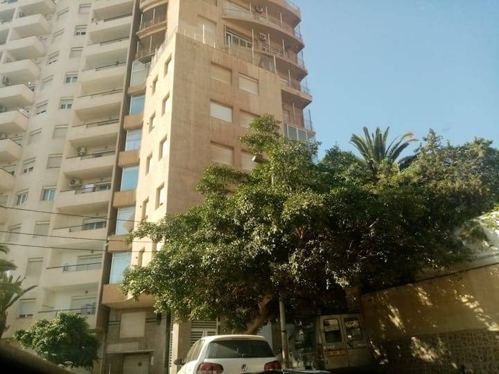  Location d'un spacieux et bien situé appartement à oran