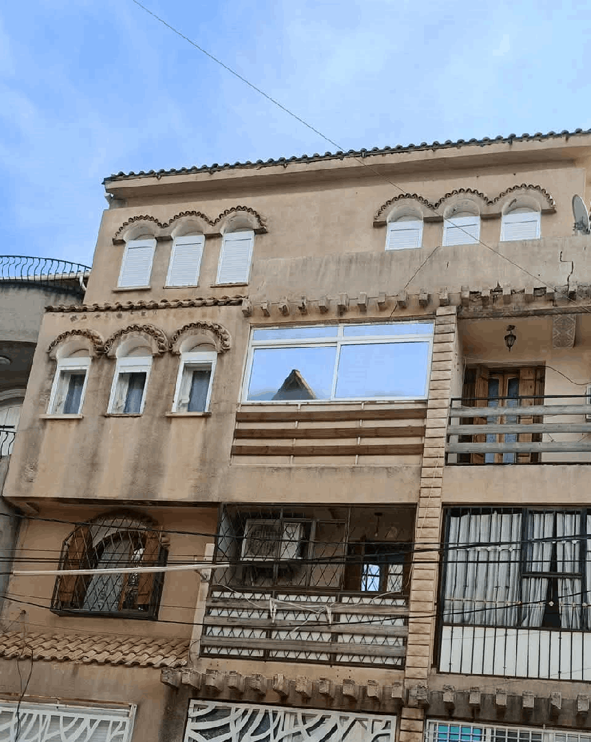 Duplex F5 + Terrasse 220 m² à vendre – Bir Touta