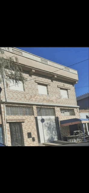 Maison rénovée avec 2 locaux commerces