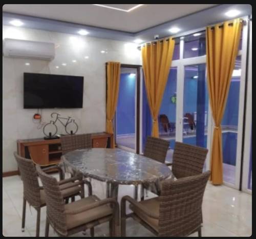 Villa à côté de la mer avec piscine 