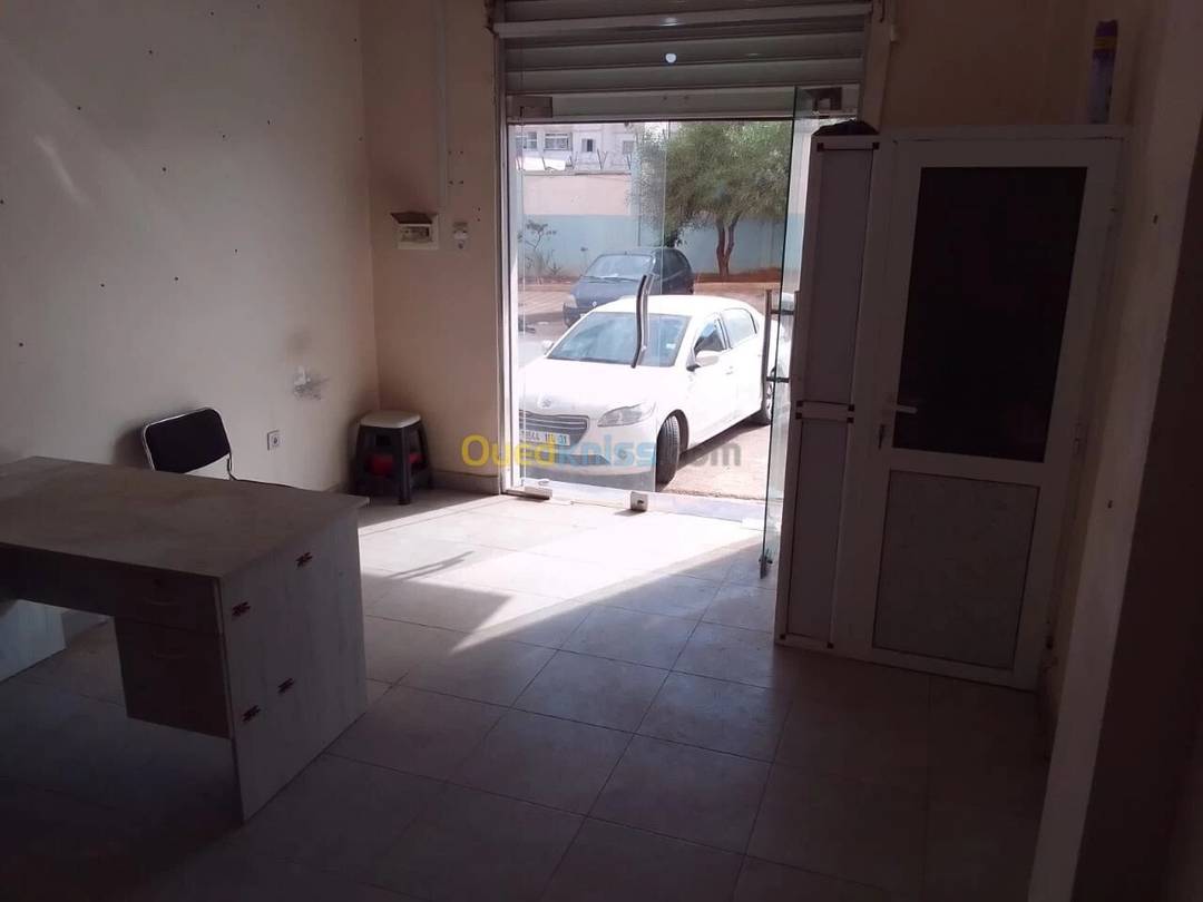 Local situé a Dar es salam, Dar Essalem, CEM Hai El Yasmine 2, Bir El Djir, Algérie
