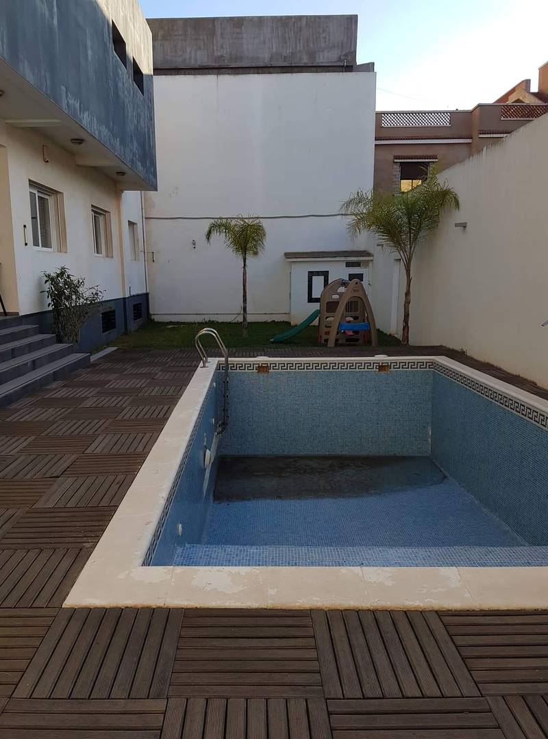 villa modrne 600 m2 avec piscine à Belgaid