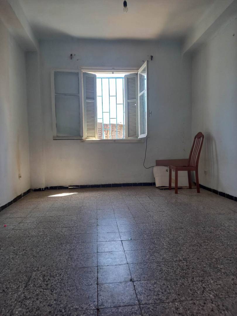 Appartement a vendre a Béjaïa (cité soumari) 